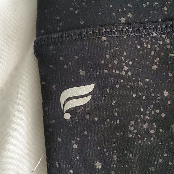 NWT Fabletics Limited Edition 7/8 Leggings - Picture 4 of 5